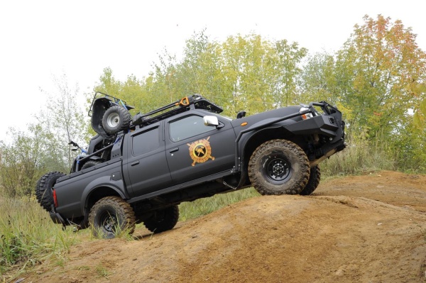 Дуга безопасности многофункциональная KDT Nissan NP300  17061