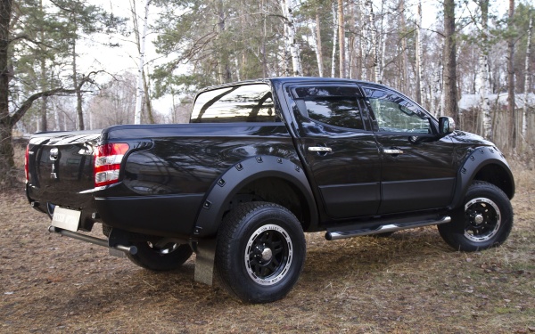 Молдинги на двери и задние крылья Mitsubishi L200 2015-2018   MM-078000